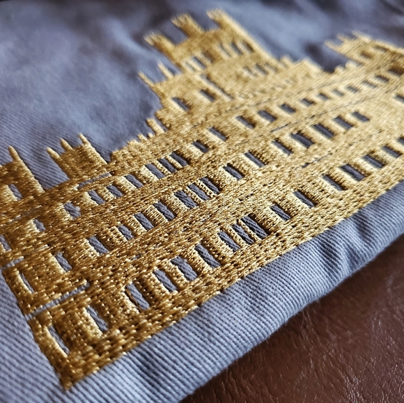 Downton Abbey Apron - Picture 2 of 3